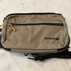 Dakine Motive Sling bag new with tags